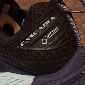 BROOKS CASCADIA TRAIL SNEAKERS